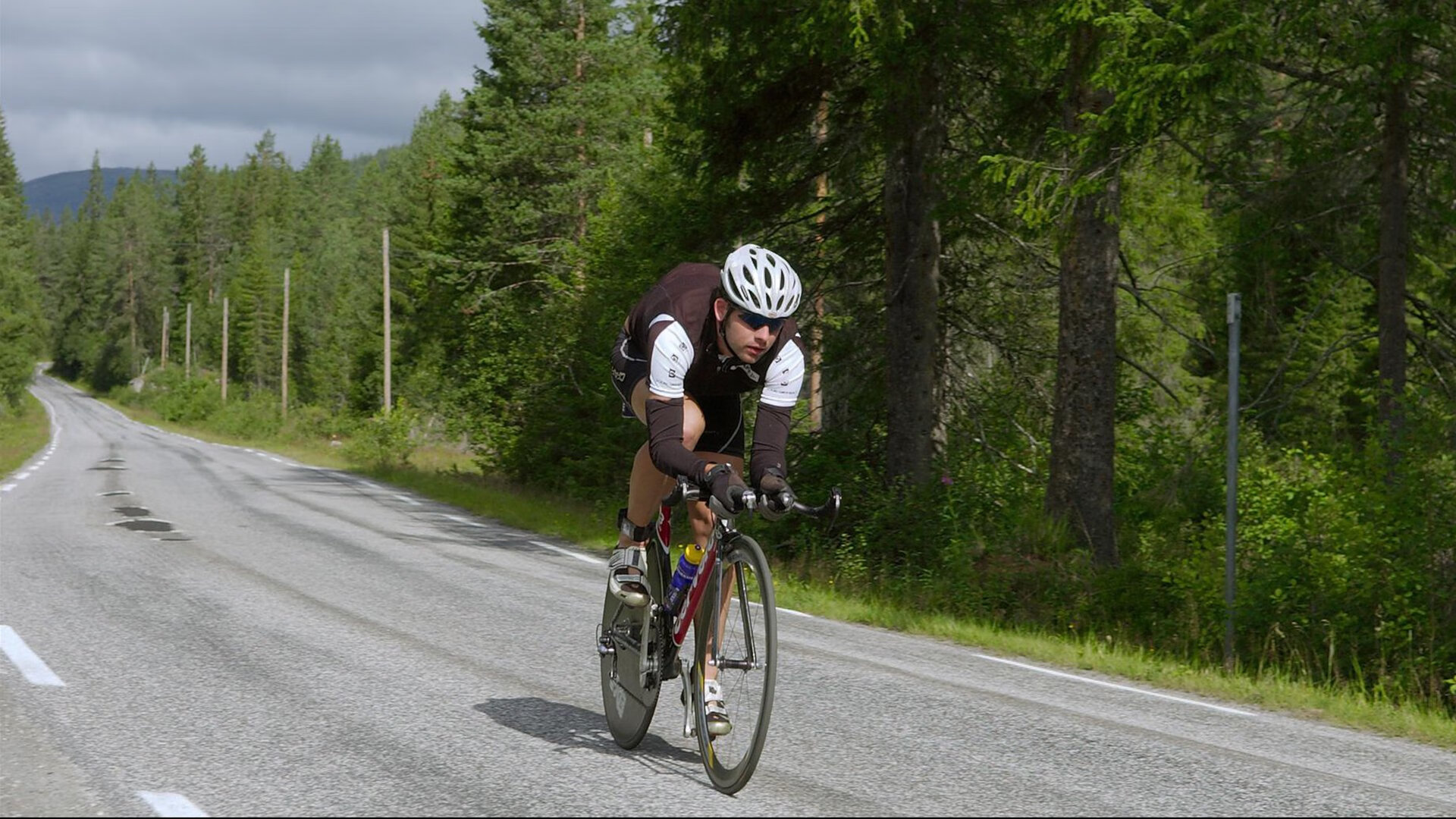 随机大型悬崖落水跳水赛，惊险刺激挑战极限，悬崖上跳水会死吗