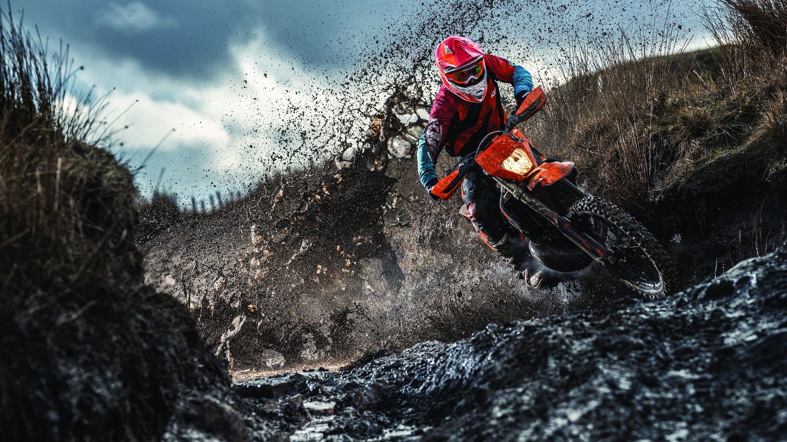 艾比·德尔福：凭借精准的解围，南非队将每次威胁化解于无形，艾比利德尔